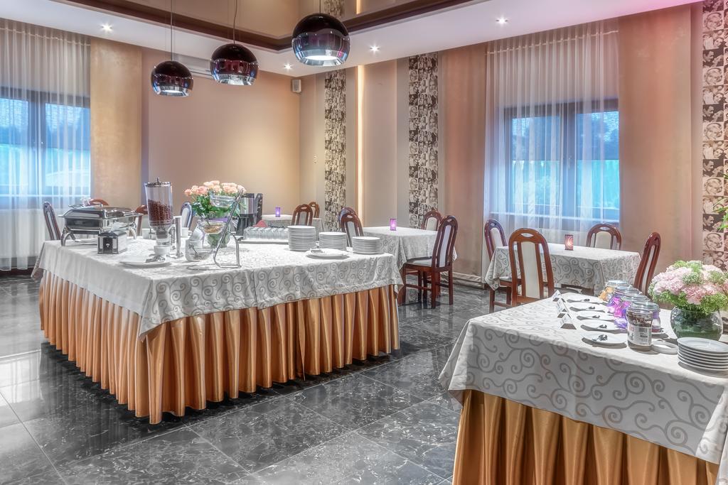 Lesny Dwor Hotel Radom Exterior photo