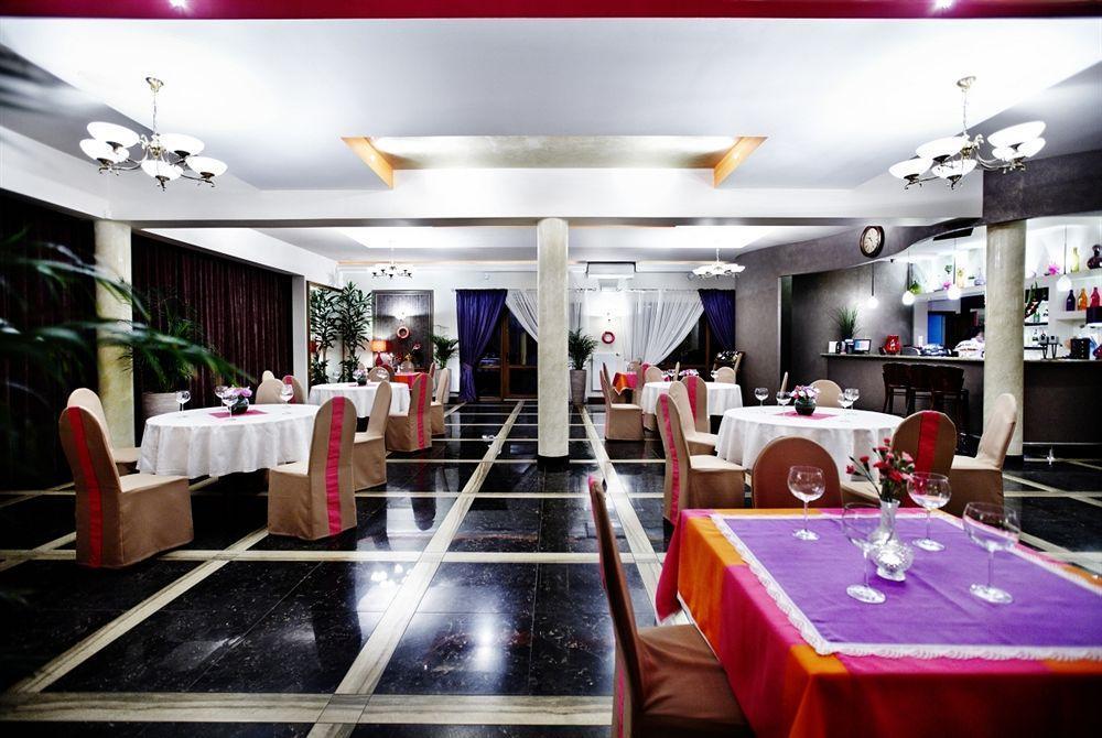 Lesny Dwor Hotel Radom Exterior photo